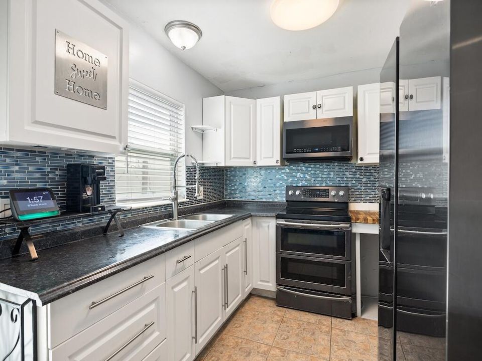 合同活跃: $239,900 (3 贝兹, 2 浴室, 1280 平方英尺)