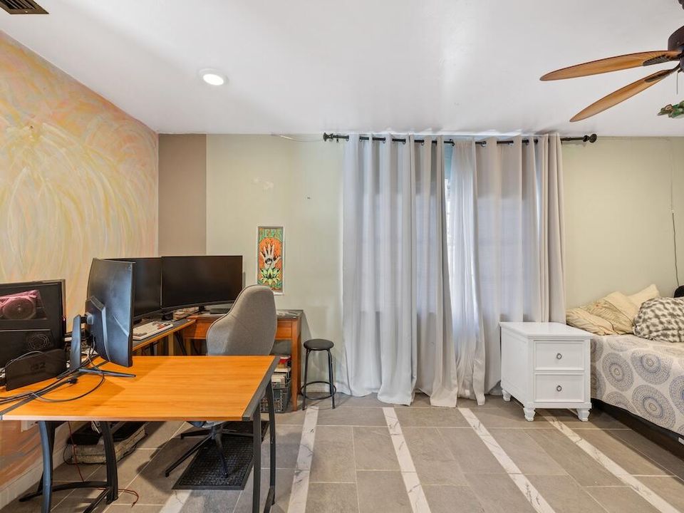 合同活跃: $239,900 (3 贝兹, 2 浴室, 1280 平方英尺)