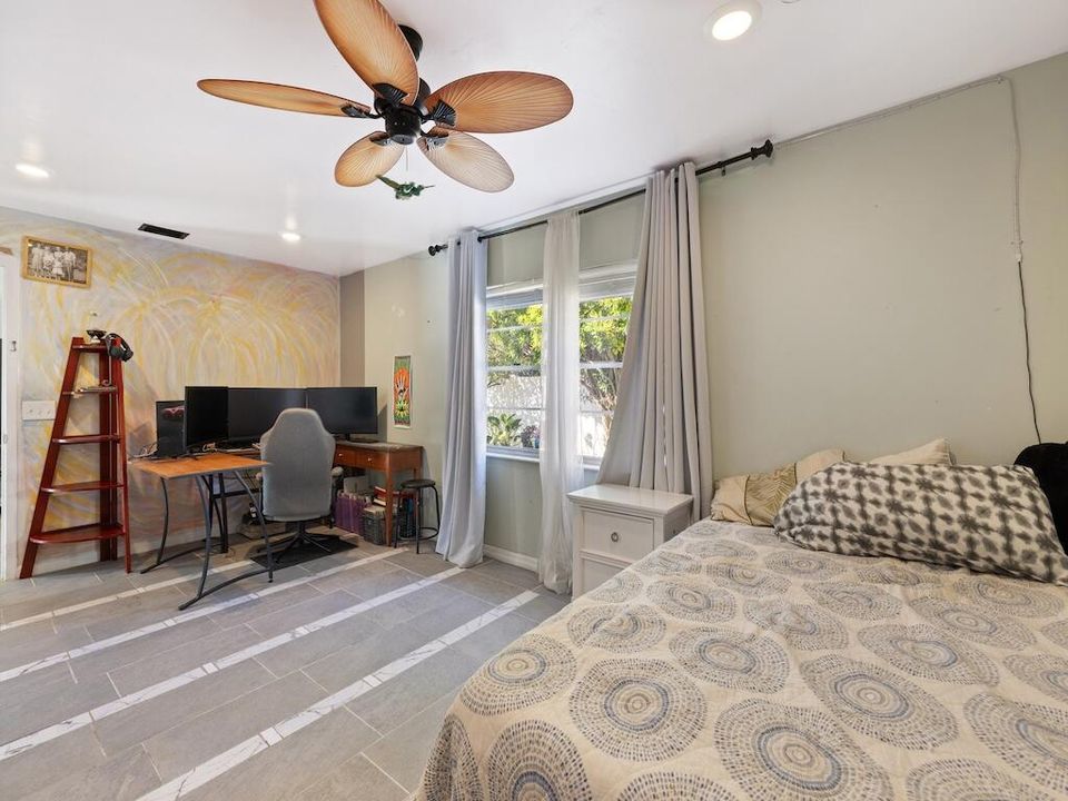 合同活跃: $239,900 (3 贝兹, 2 浴室, 1280 平方英尺)