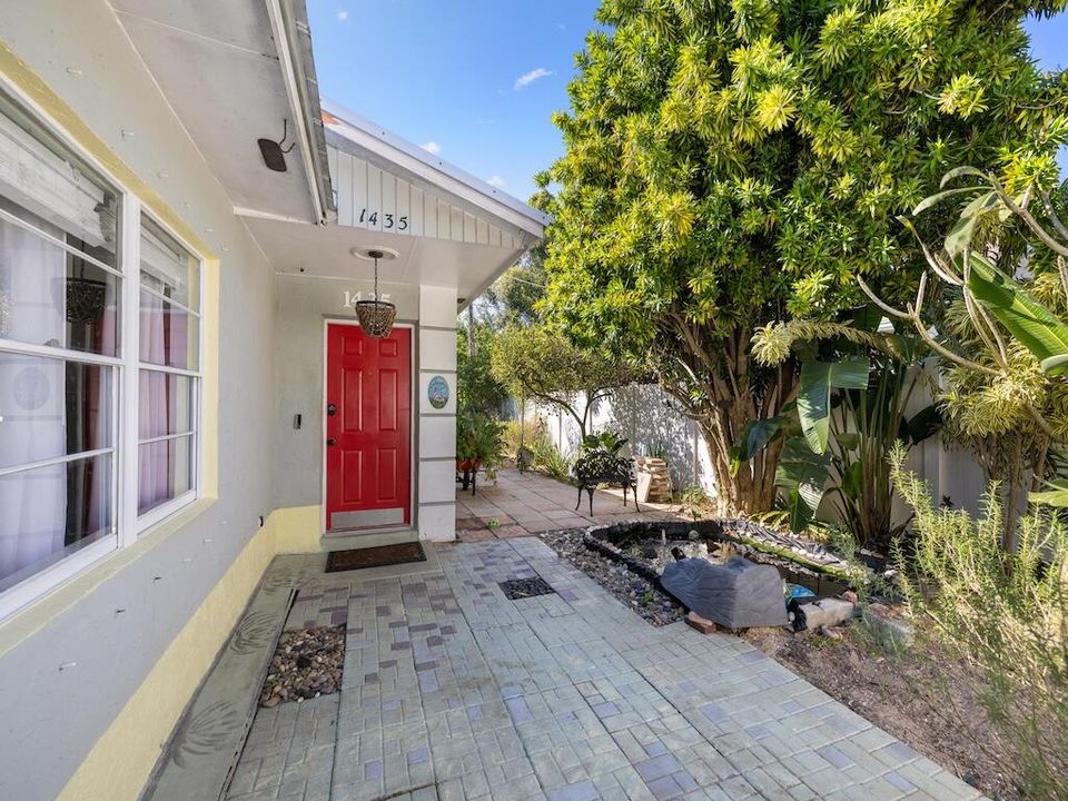 合同活跃: $239,900 (3 贝兹, 2 浴室, 1280 平方英尺)