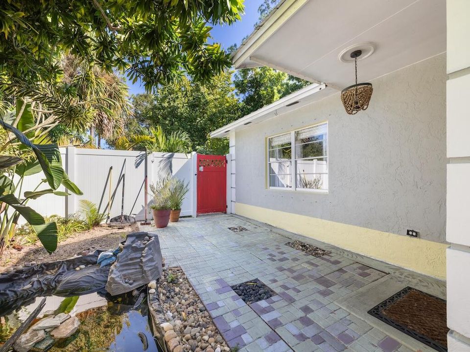 合同活跃: $239,900 (3 贝兹, 2 浴室, 1280 平方英尺)