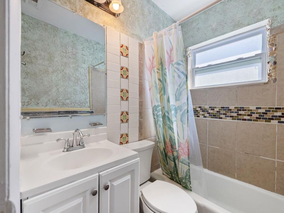 合同活跃: $239,900 (3 贝兹, 2 浴室, 1280 平方英尺)