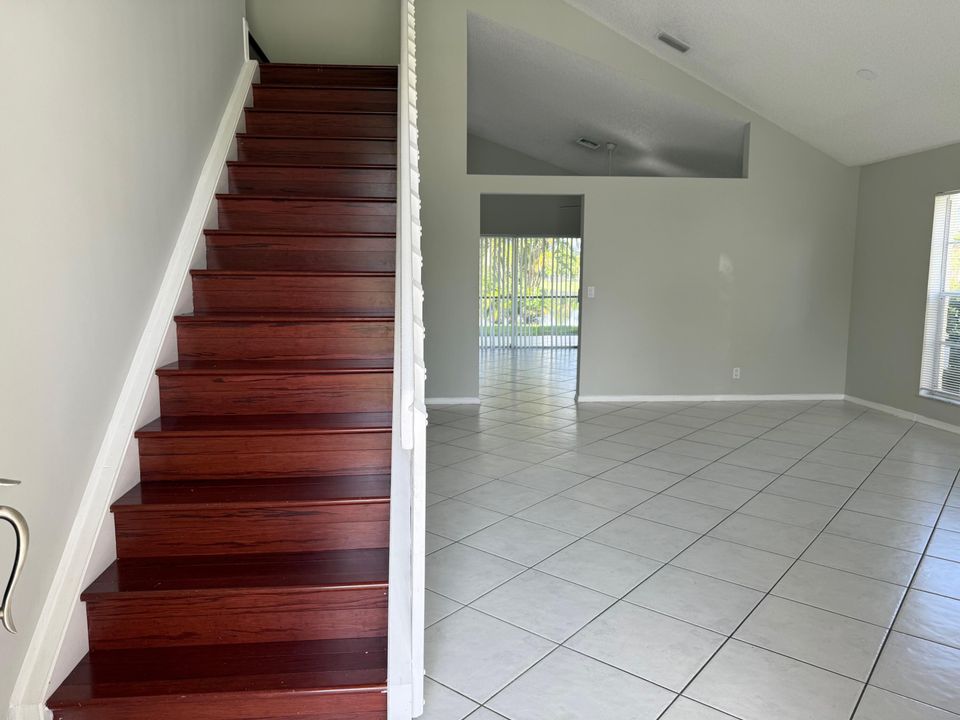 For Rent: $4,600 (4 beds, 2 baths, 2001 Square Feet)