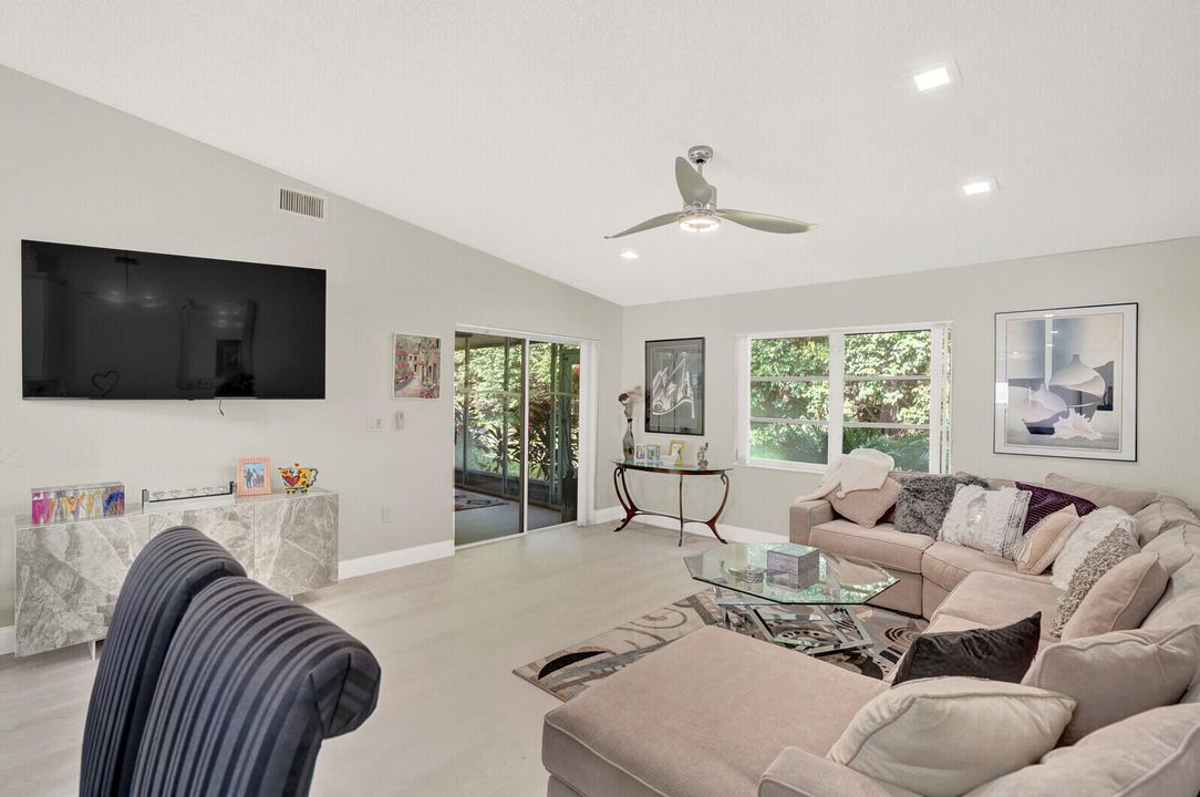 Active With Contract: $4,500 (2 beds, 2 baths, 1311 Square Feet)