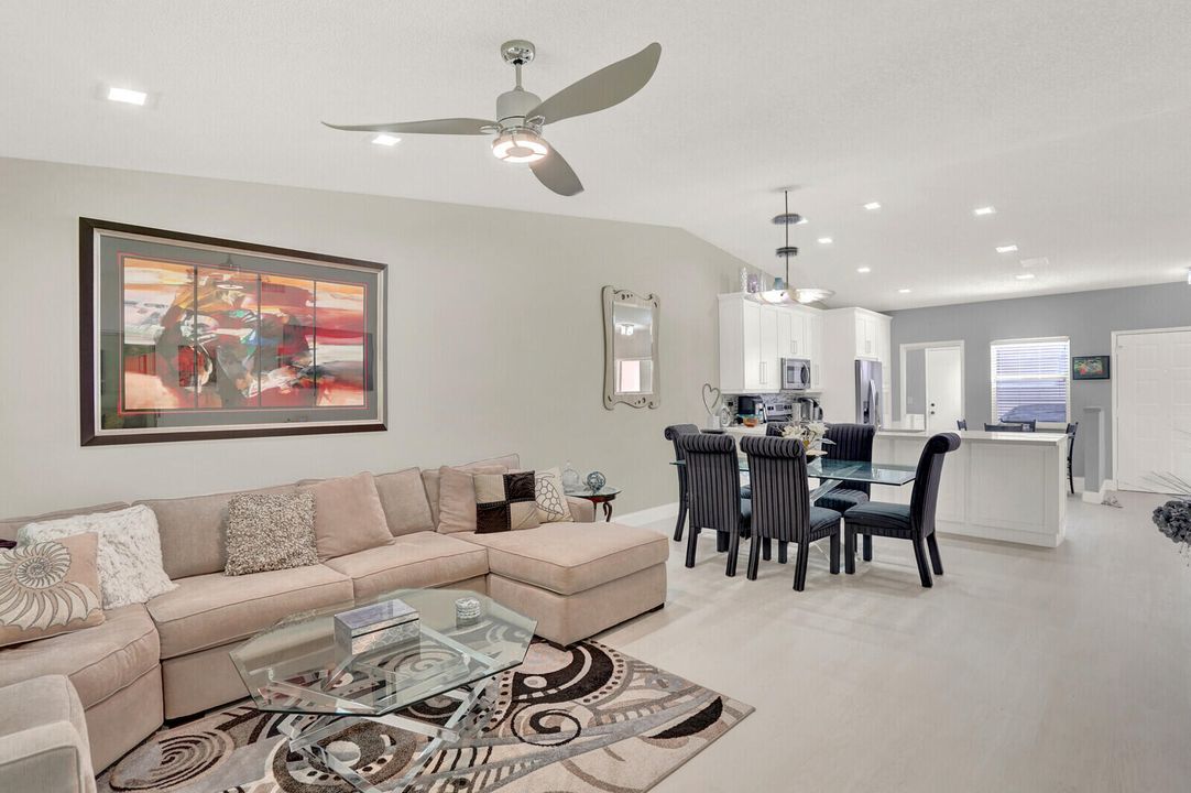 Active With Contract: $4,500 (2 beds, 2 baths, 1311 Square Feet)