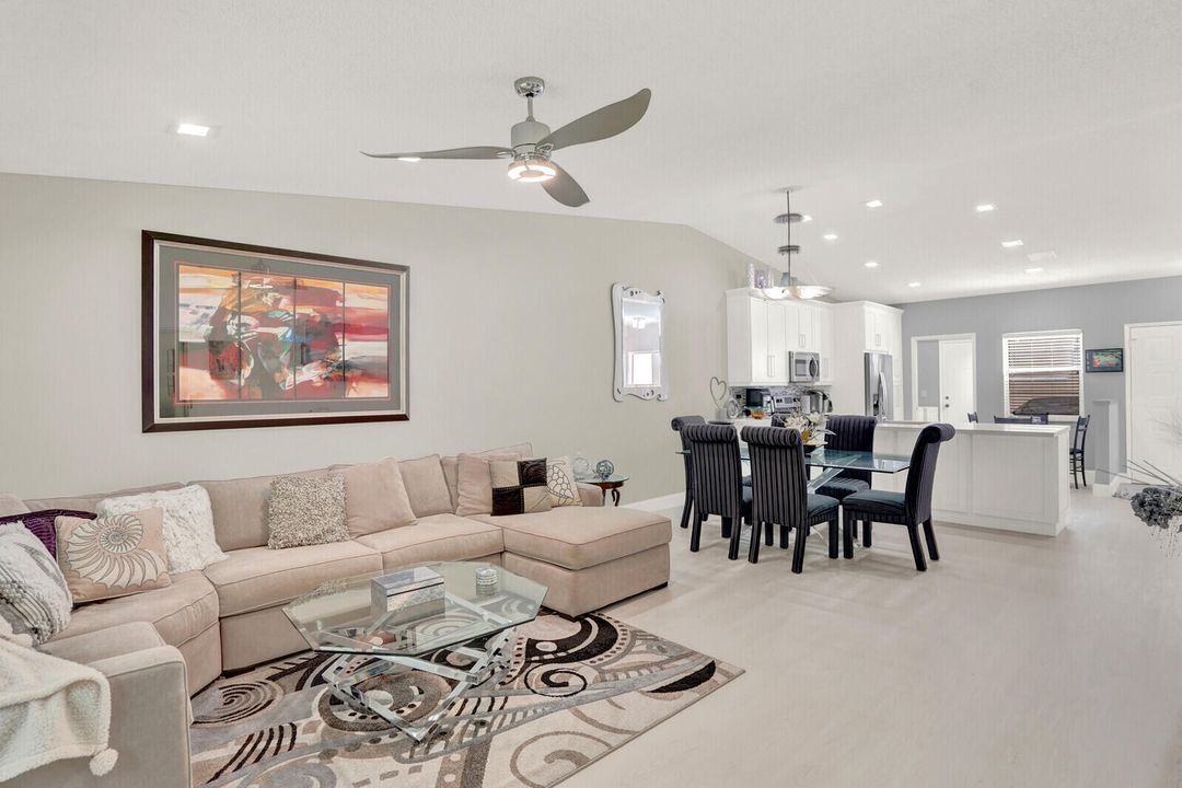 Active With Contract: $4,500 (2 beds, 2 baths, 1311 Square Feet)