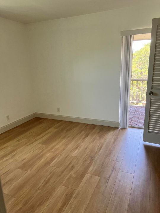 出租: $2,000 (2 贝兹, 2 浴室, 847 平方英尺)