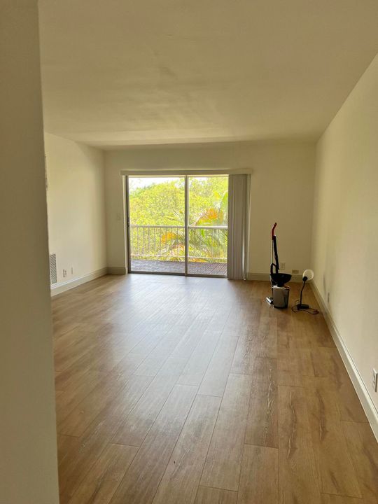 出租: $2,000 (2 贝兹, 2 浴室, 847 平方英尺)