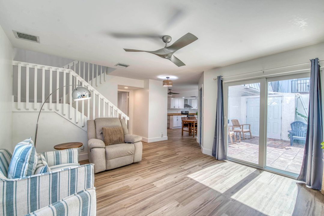 合同活跃: $499,000 (2 贝兹, 2 浴室, 1118 平方英尺)