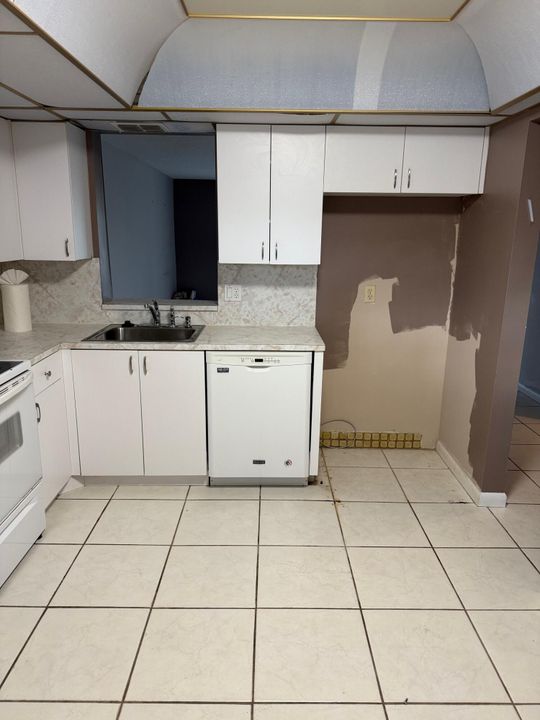 待售: $80,000 (1 贝兹, 2 浴室, 866 平方英尺)