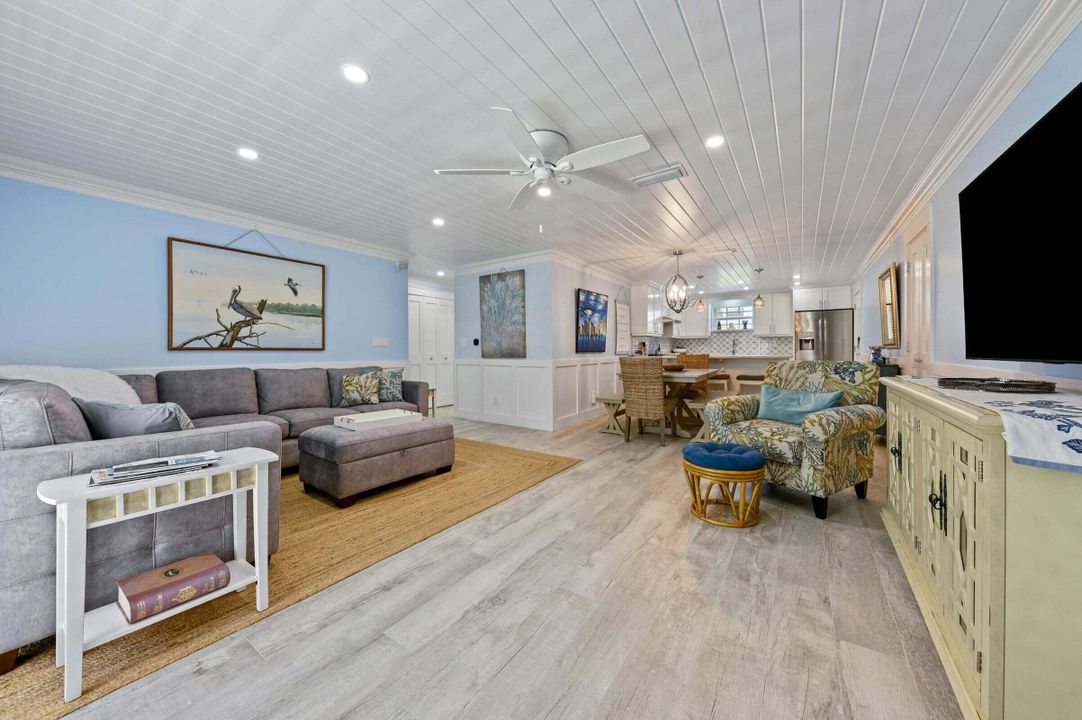 For Sale: $849,000 (2 beds, 2 baths, 1070 Square Feet)