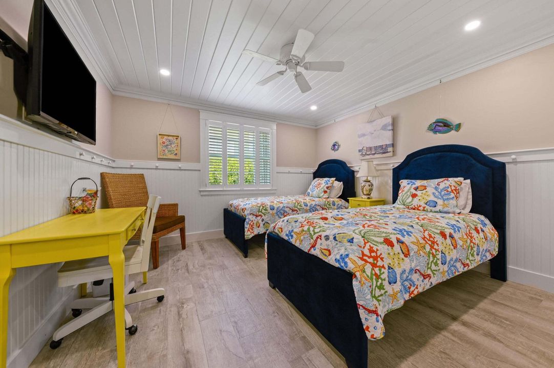 For Sale: $849,000 (2 beds, 2 baths, 1070 Square Feet)