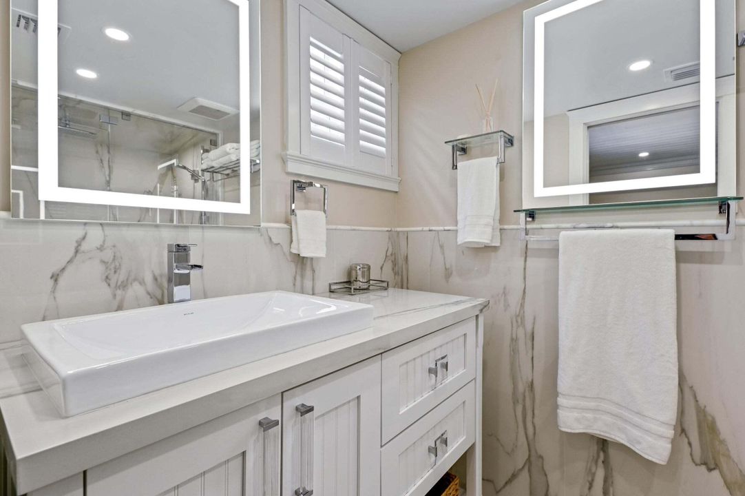 For Sale: $849,000 (2 beds, 2 baths, 1070 Square Feet)