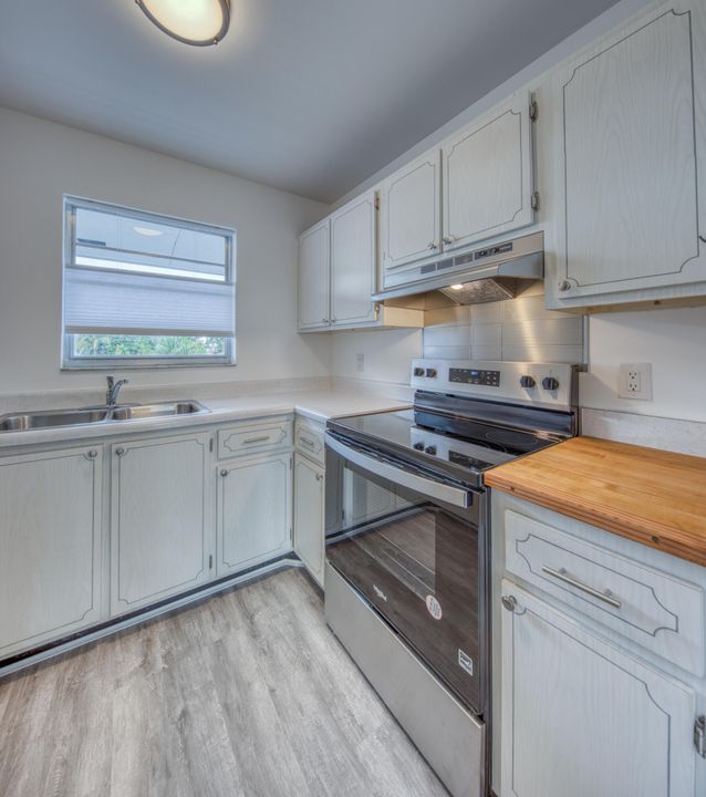 待售: $135,000 (1 贝兹, 1 浴室, 596 平方英尺)