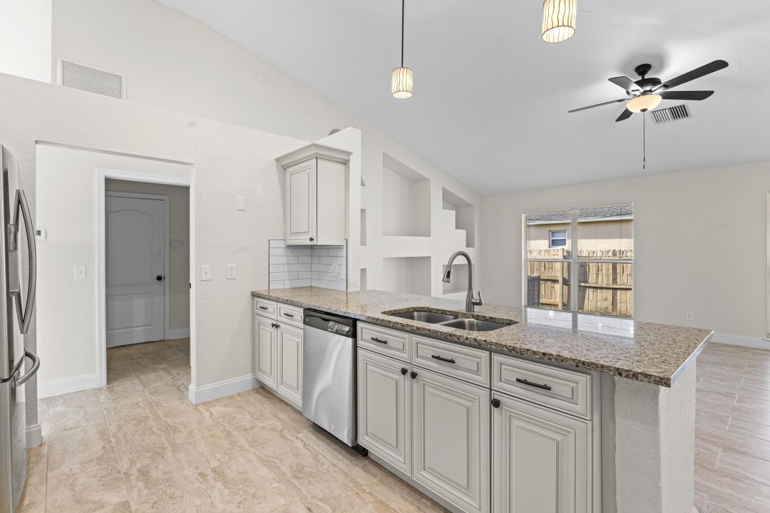 出租: $3,500 (3 贝兹, 2 浴室, 1918 平方英尺)