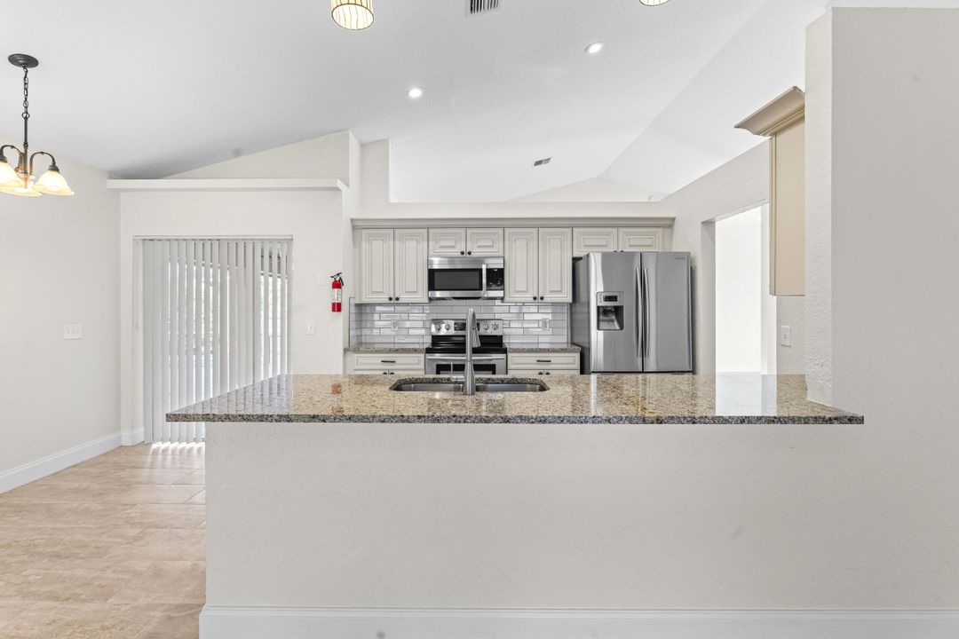 出租: $3,500 (3 贝兹, 2 浴室, 1918 平方英尺)