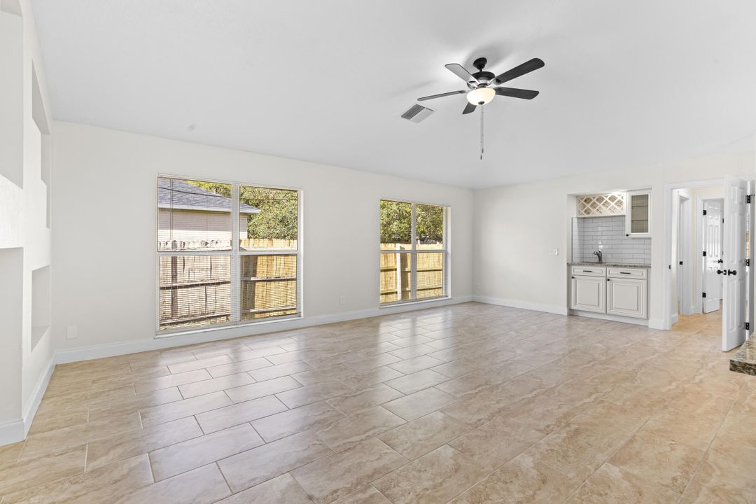 出租: $3,500 (3 贝兹, 2 浴室, 1918 平方英尺)