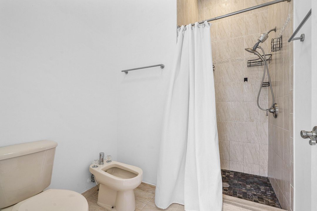 Active With Contract: $925,000 (4 beds, 3 baths, 2687 Square Feet)