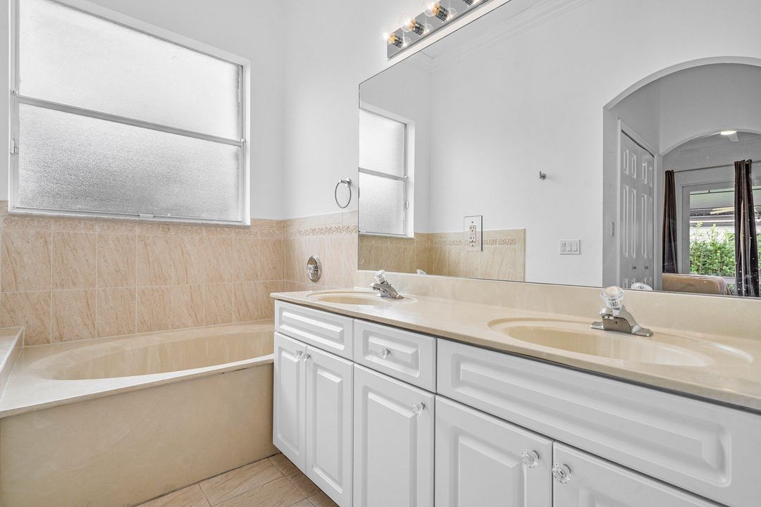 Active With Contract: $925,000 (4 beds, 3 baths, 2687 Square Feet)