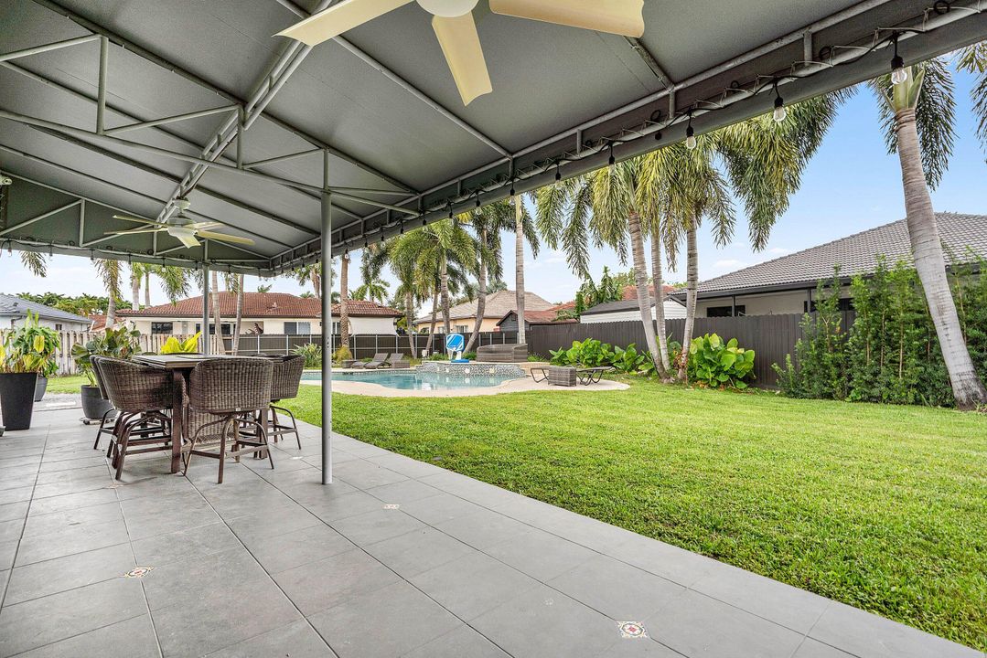 Active With Contract: $925,000 (4 beds, 3 baths, 2687 Square Feet)