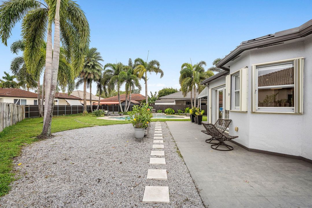 Active With Contract: $925,000 (4 beds, 3 baths, 2687 Square Feet)