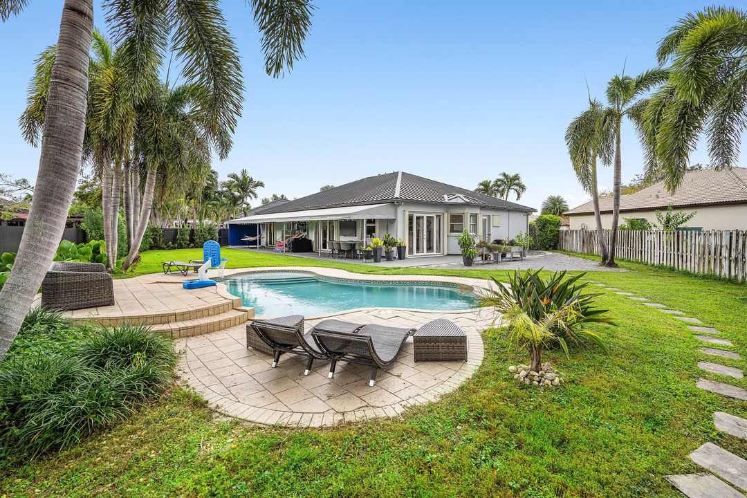 Active With Contract: $925,000 (4 beds, 3 baths, 2687 Square Feet)