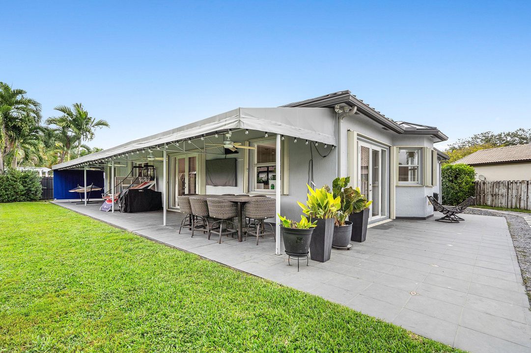 Active With Contract: $925,000 (4 beds, 3 baths, 2687 Square Feet)