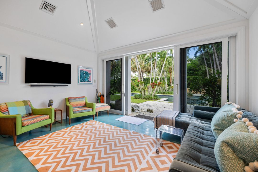 En Venta: $11,000,000 (6 camas, 4 baños, 4512 Pies cuadrados)