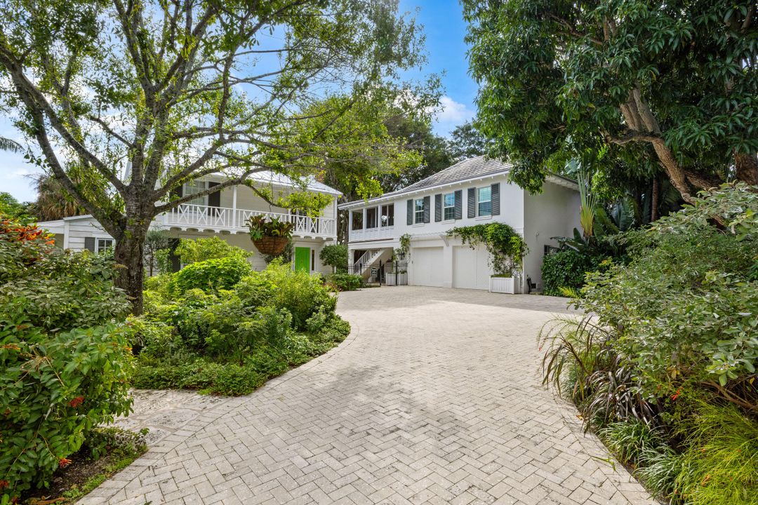 En Venta: $11,000,000 (6 camas, 4 baños, 4512 Pies cuadrados)