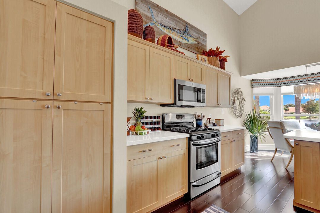 Active With Contract: $925,000 (3 beds, 2 baths, 2492 Square Feet)