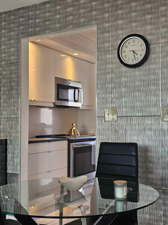 В аренду: $4,200 (1 спален, 1 ванн, 690 Квадратных фут)