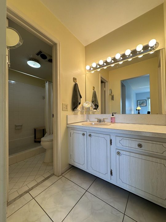 Active With Contract: $1,700 (2 beds, 2 baths, 1104 Square Feet)