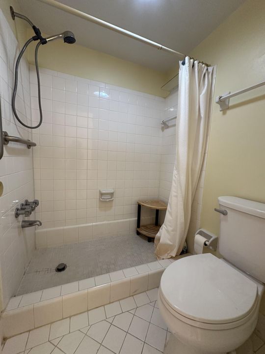 Active With Contract: $1,700 (2 beds, 2 baths, 1104 Square Feet)