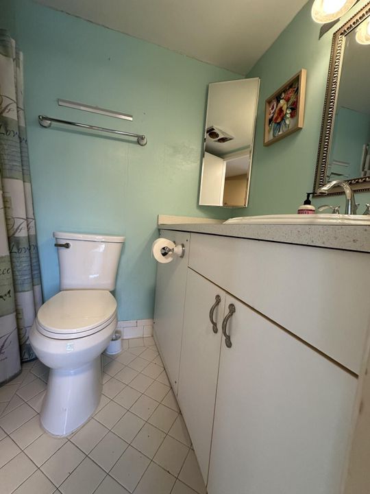 Active With Contract: $1,700 (2 beds, 2 baths, 1104 Square Feet)