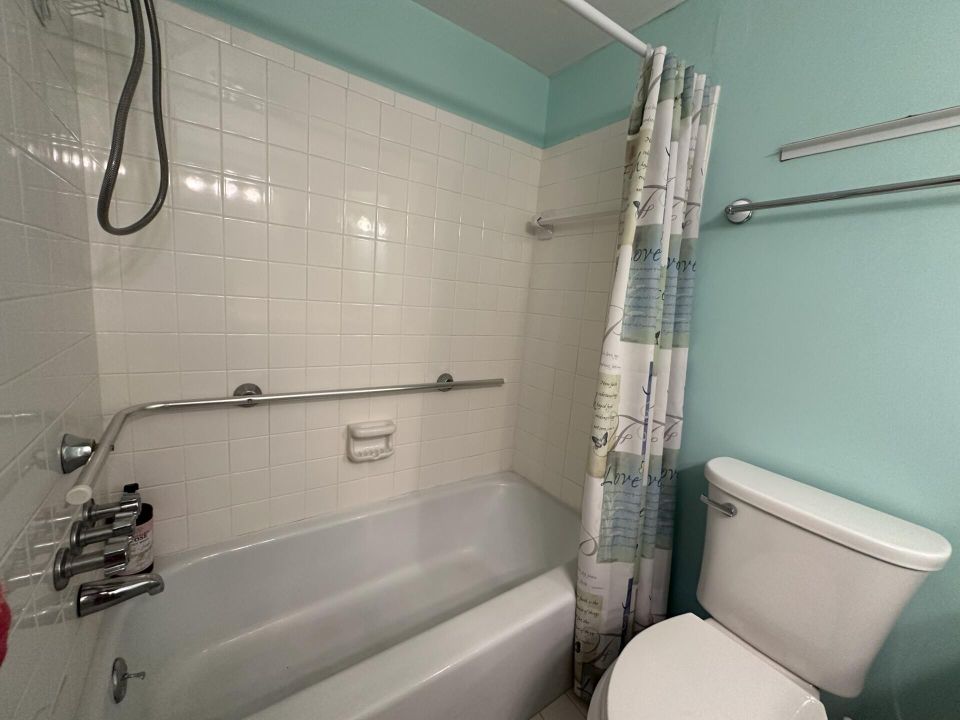 Active With Contract: $1,700 (2 beds, 2 baths, 1104 Square Feet)
