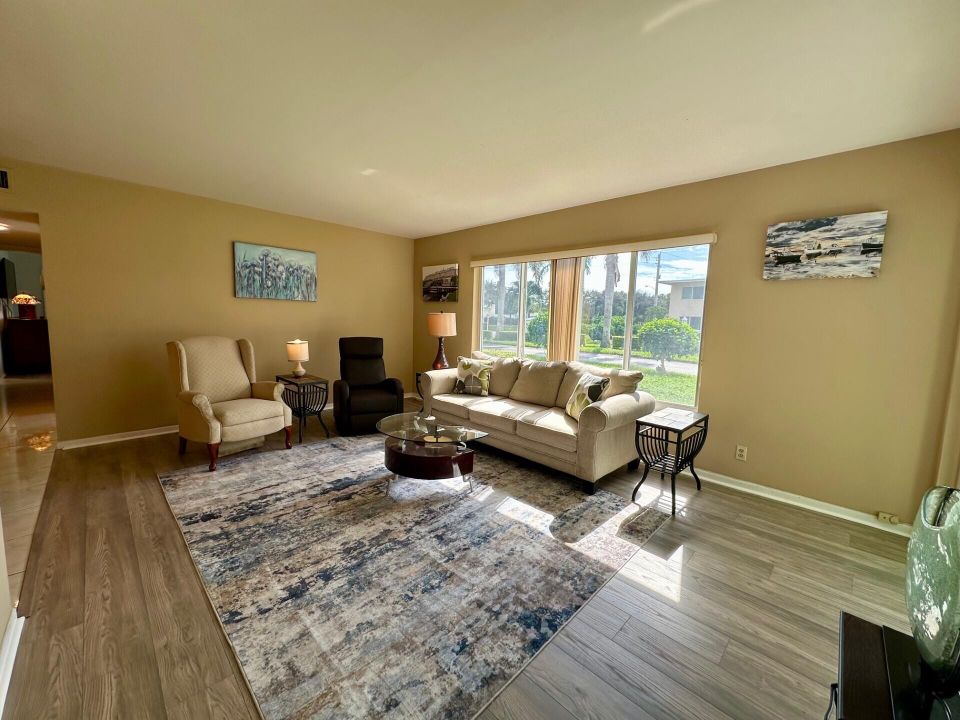 Active With Contract: $1,700 (2 beds, 2 baths, 1104 Square Feet)