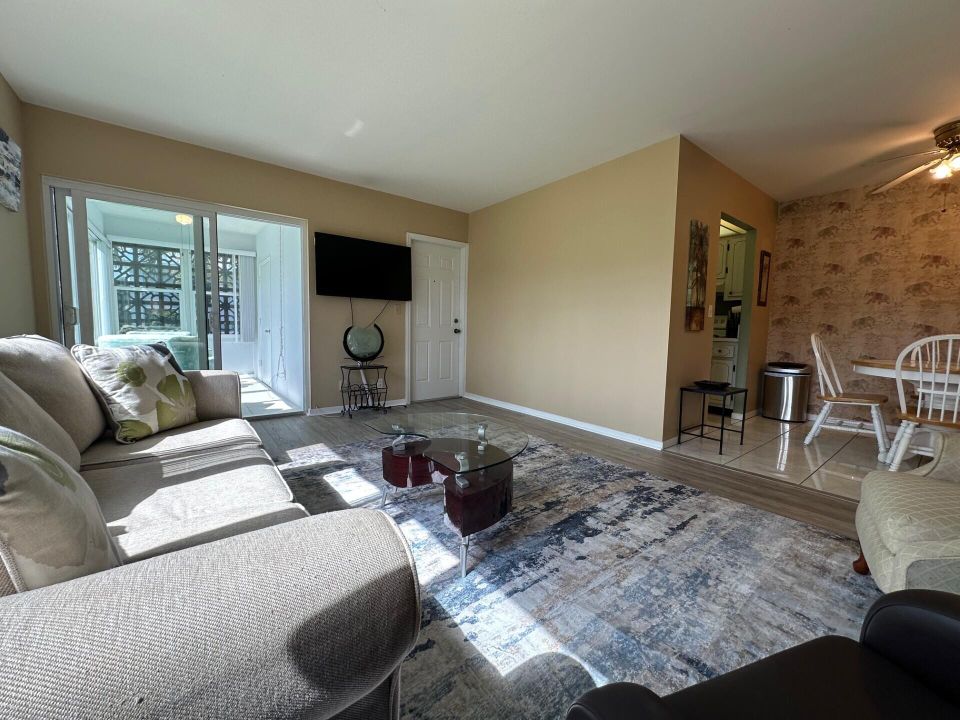 Active With Contract: $1,700 (2 beds, 2 baths, 1104 Square Feet)