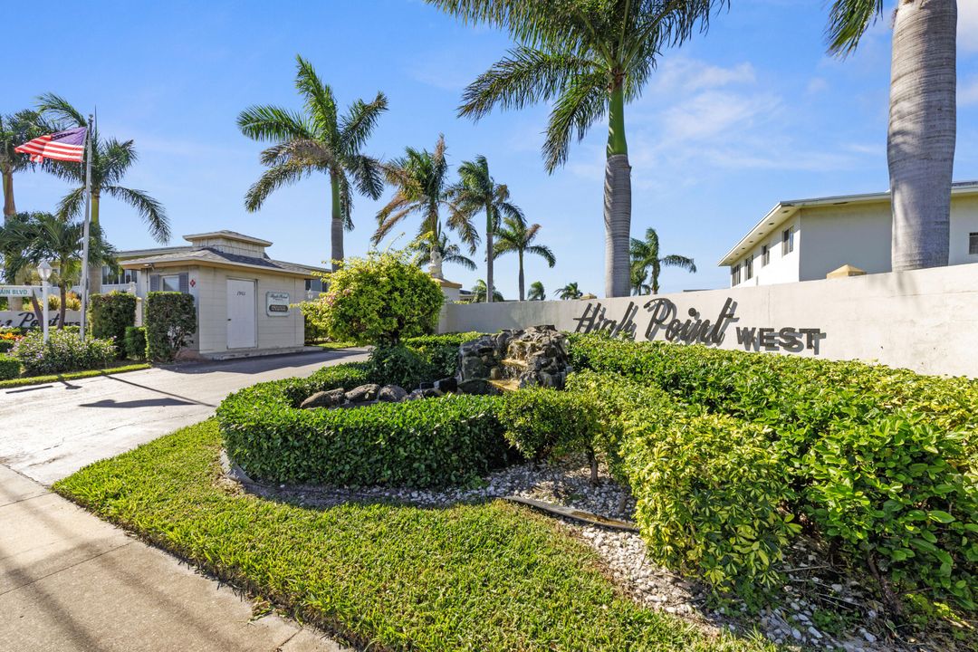 Active With Contract: $1,700 (2 beds, 2 baths, 1104 Square Feet)