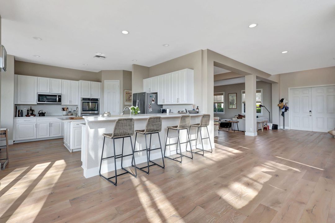 For Rent: $15,000 (6 beds, 3 baths, 4177 Square Feet)