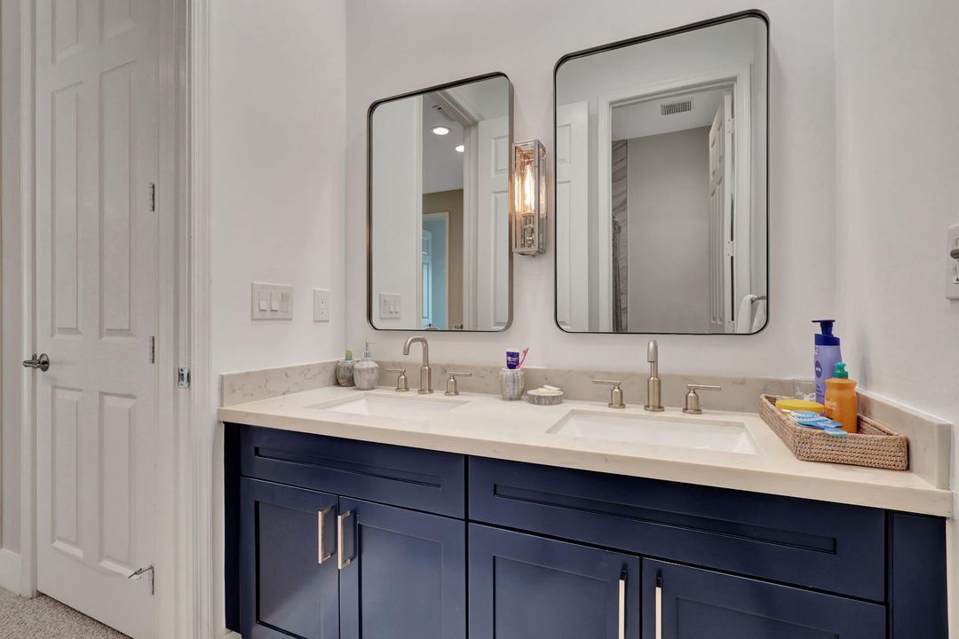 For Rent: $15,000 (6 beds, 3 baths, 4177 Square Feet)