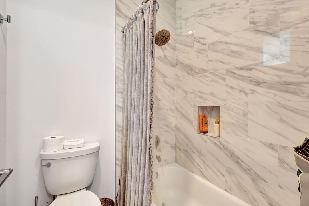 For Rent: $15,000 (6 beds, 3 baths, 4177 Square Feet)