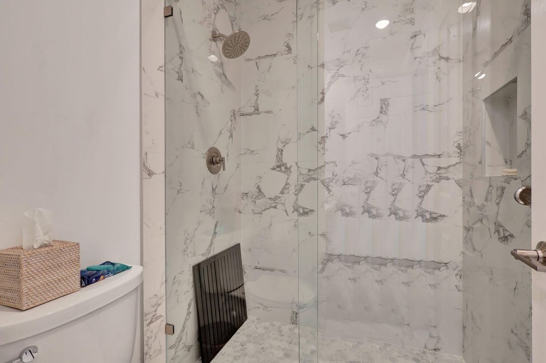 For Rent: $15,000 (6 beds, 3 baths, 4177 Square Feet)