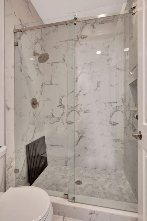 For Rent: $15,000 (6 beds, 3 baths, 4177 Square Feet)