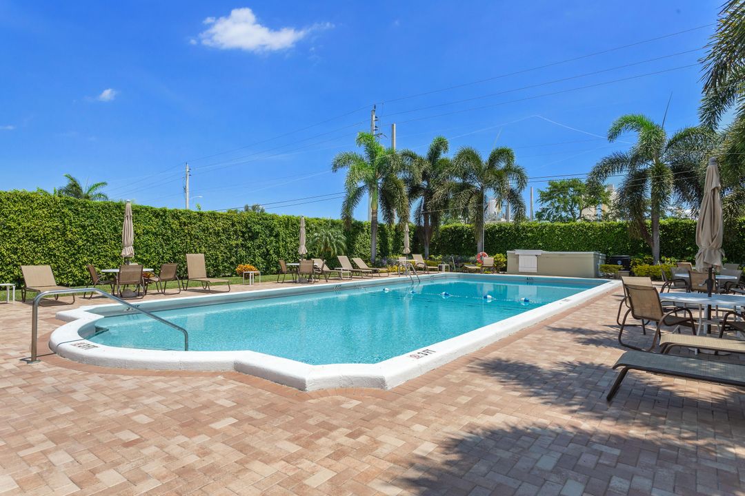 Active With Contract: $1,700 (2 beds, 2 baths, 1104 Square Feet)