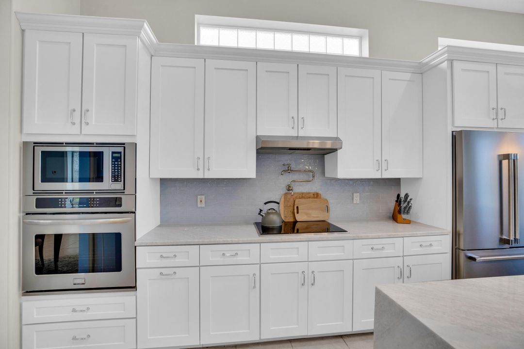 For Sale: $950,000 (3 beds, 3 baths, 3061 Square Feet)