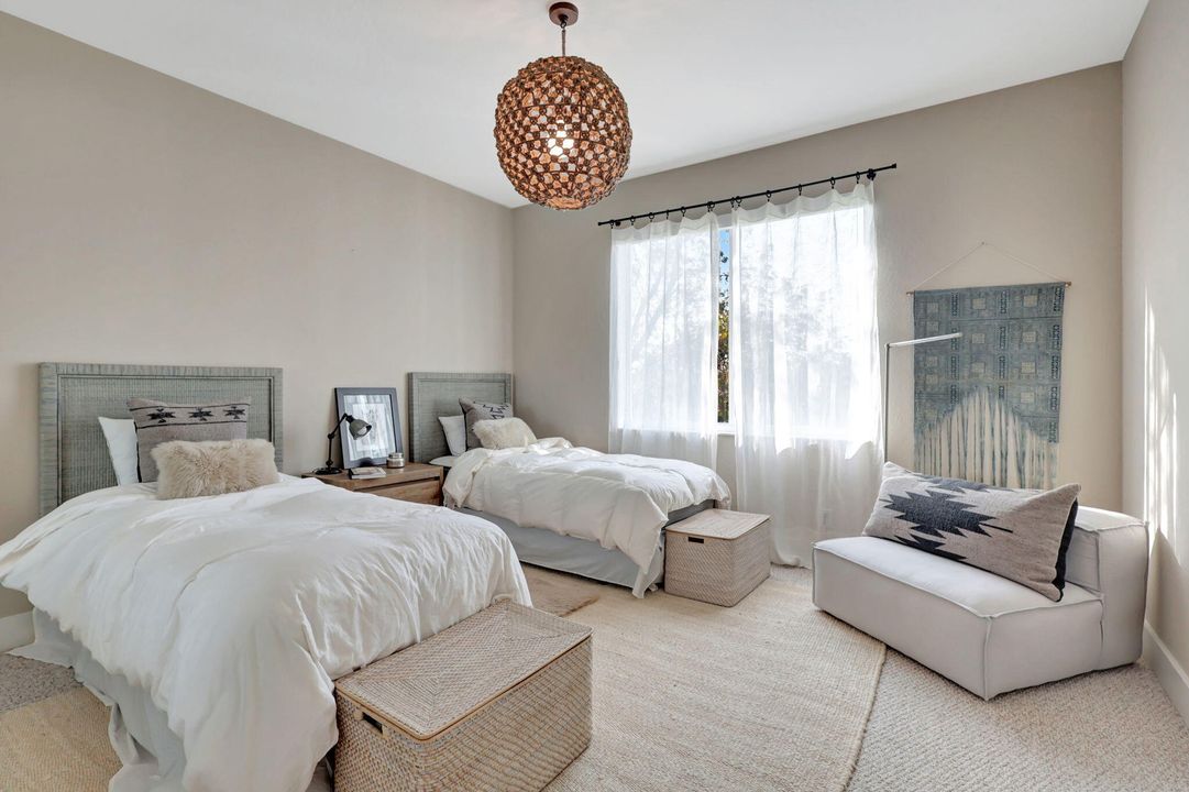 For Rent: $15,000 (6 beds, 3 baths, 4177 Square Feet)