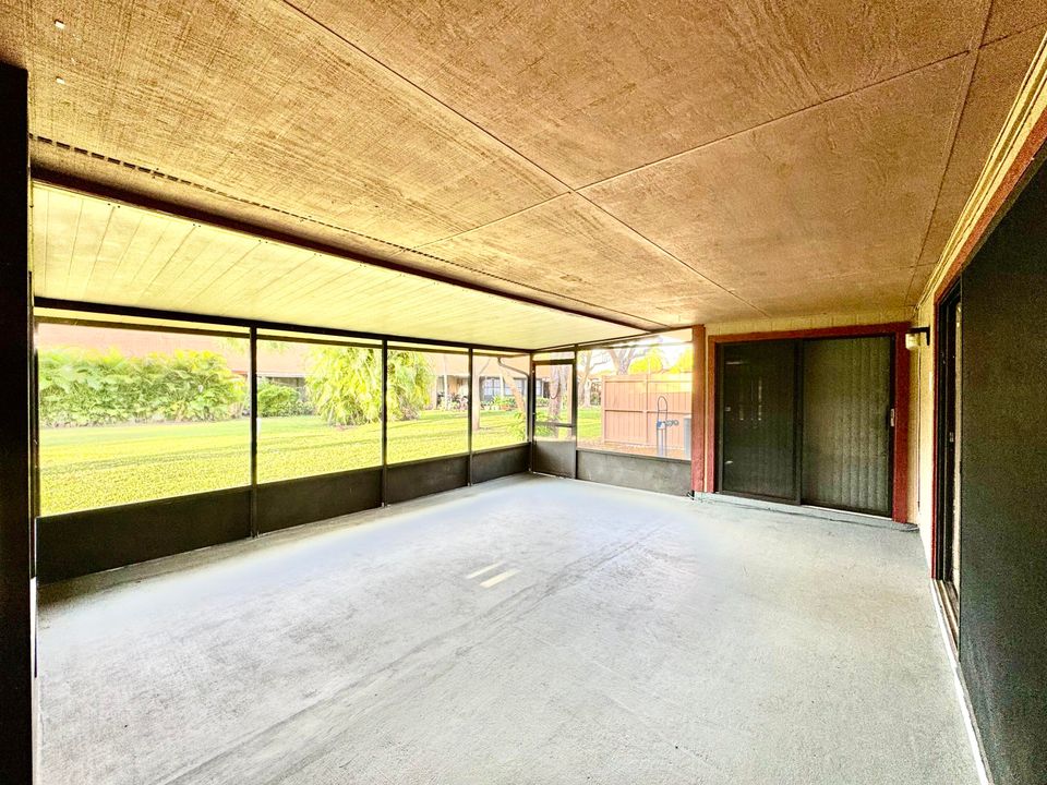 Под контрактом: $2,350 (2 спален, 2 ванн, 1064 Квадратных фут)