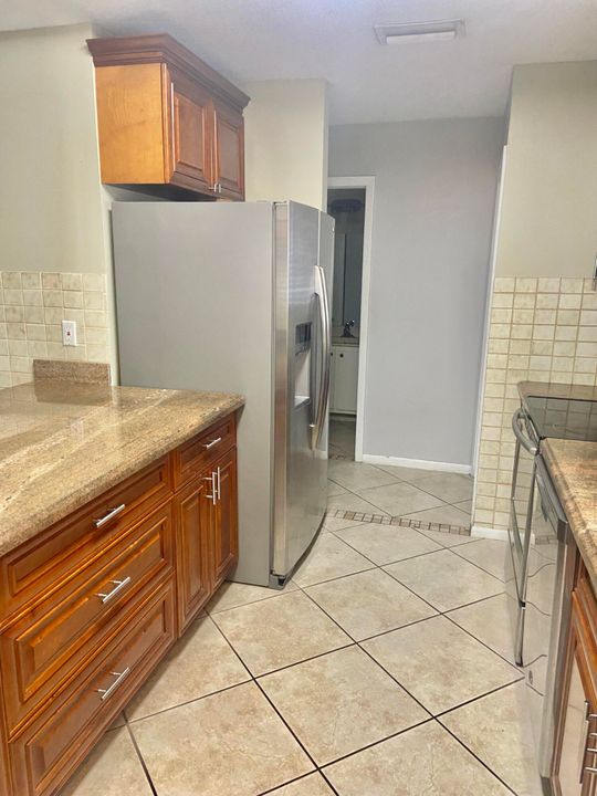 Под контрактом: $2,350 (2 спален, 2 ванн, 1064 Квадратных фут)