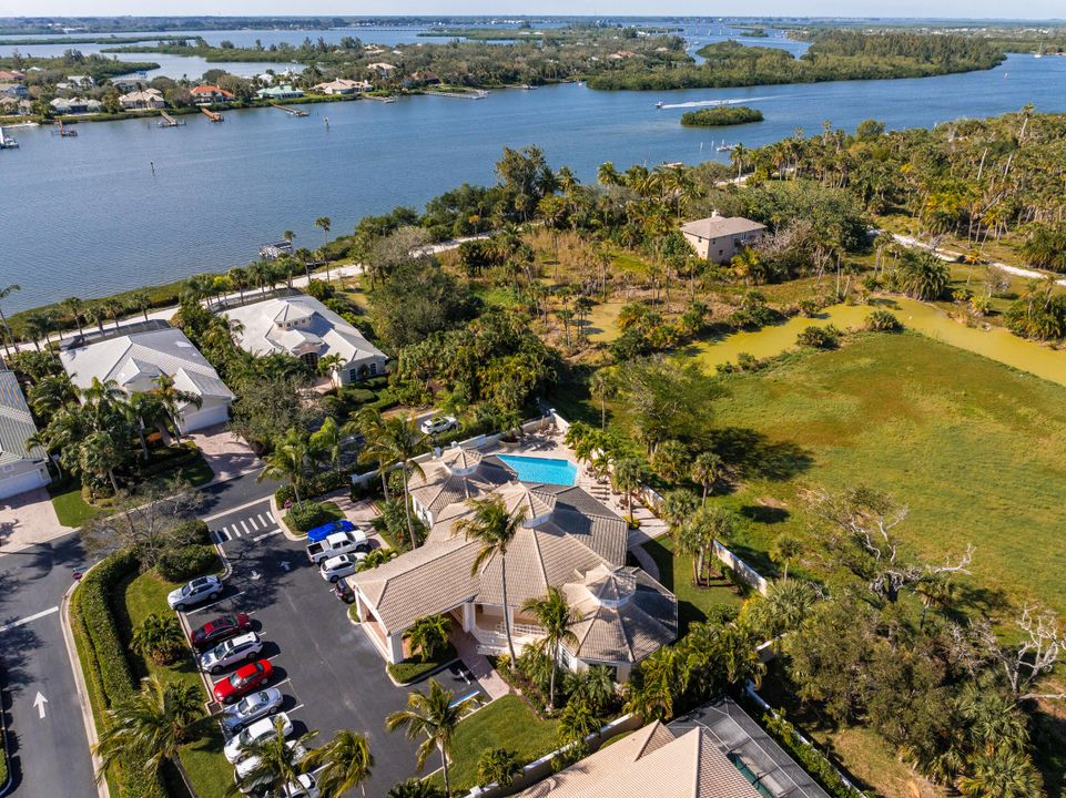 For Sale: $950,000 (3 beds, 3 baths, 3061 Square Feet)