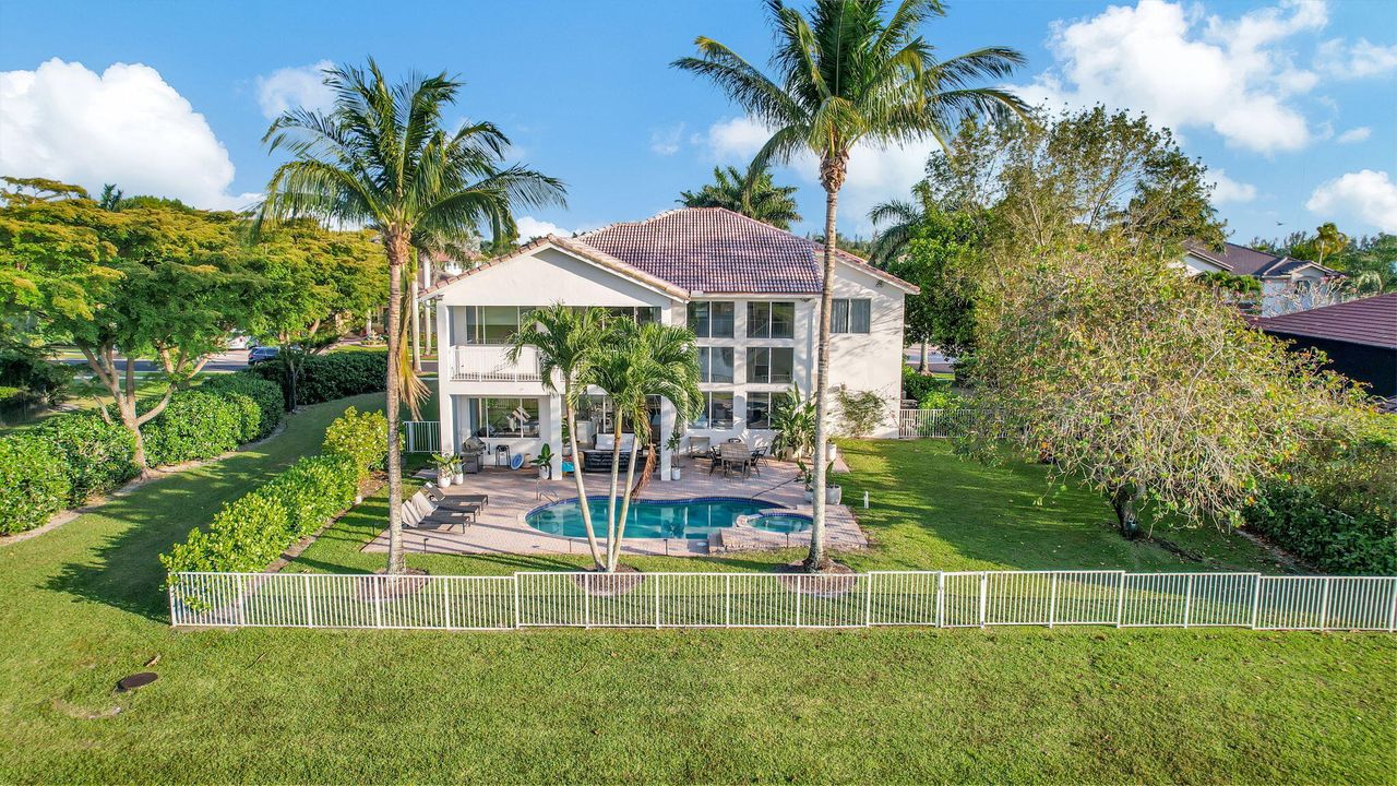 For Rent: $15,000 (6 beds, 3 baths, 4177 Square Feet)